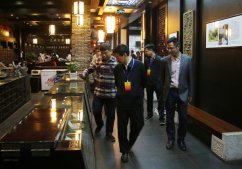 柯橋區(qū)政協(xié)主席孟柏干帶領(lǐng)區(qū)政協(xié)主席會(huì)議全體成員來公司調(diào)研